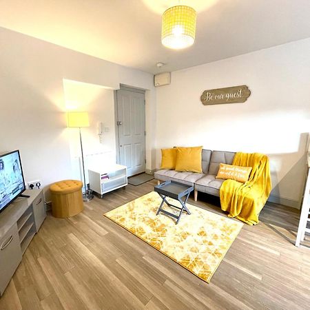 Stylish Cosy And Bright Apartment - Fantastic Location - Perfect For Business Or Solo Travellers Bishop's Strotford Exterior foto